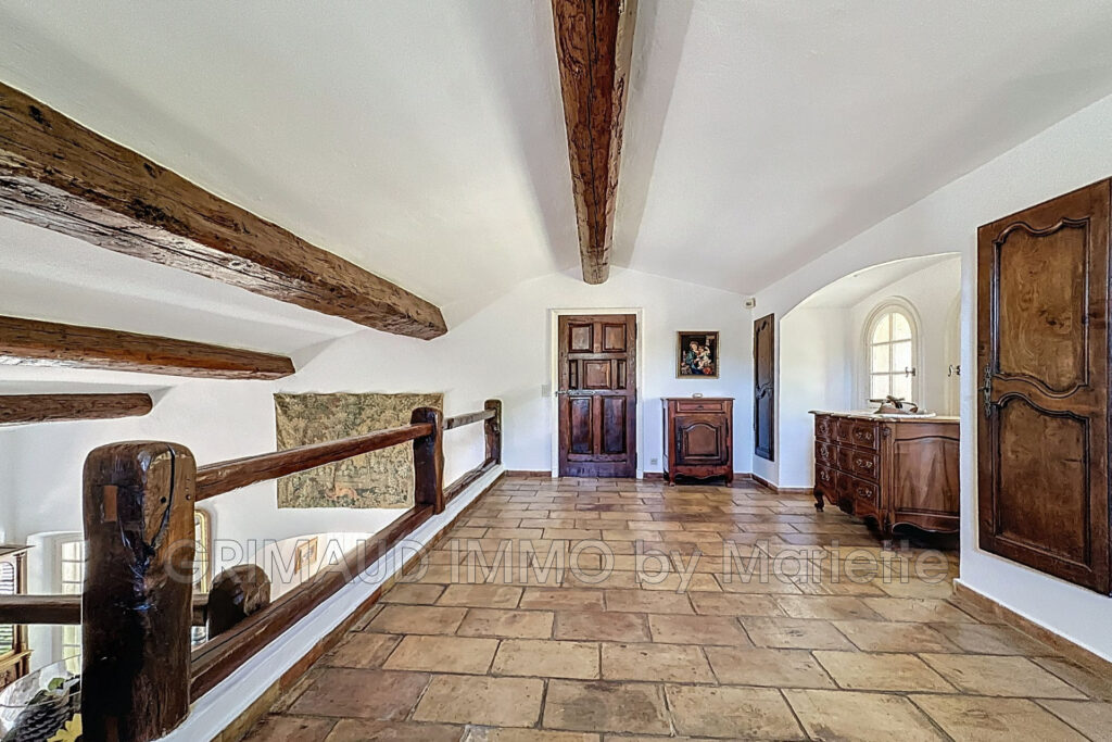 Charmante maison provençale avec vue sur le château et potenti – 11 pièces – 6 chambres – 308.00 m²