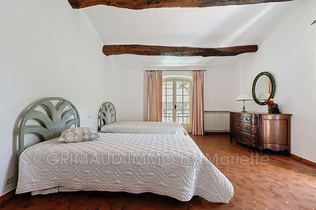 Charmante maison provençale avec vue sur le château et potenti – 11 pièces – 6 chambres – 308.00 m²