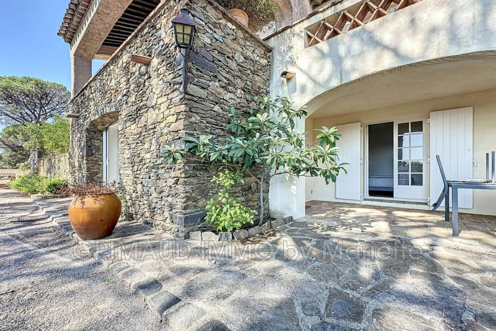 Charmante maison provençale avec vue sur le château et potenti – 11 pièces – 6 chambres – 308.00 m²