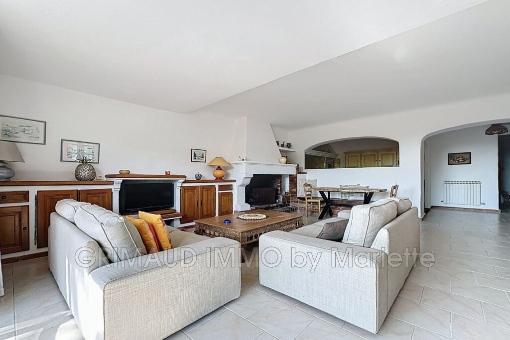 Charmante maison provençale avec vue sur le château et potenti – 11 pièces – 6 chambres – 308.00 m²