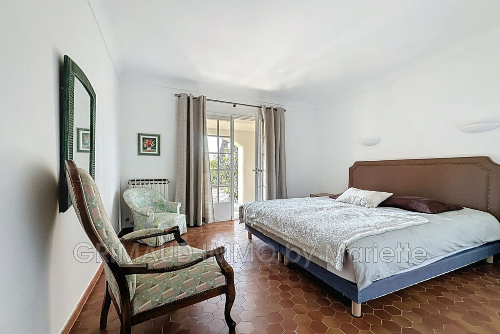 Charmante maison provençale avec vue sur le château et potenti – 11 pièces – 6 chambres – 308.00 m²