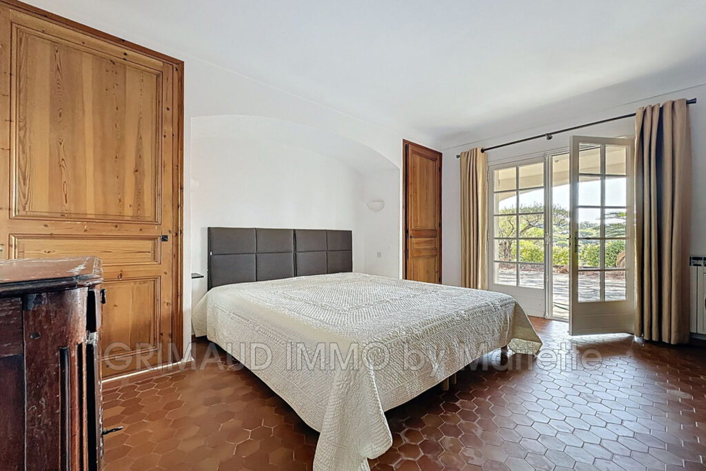 Charmante maison provençale avec vue sur le château et potenti – 11 pièces – 6 chambres – 308.00 m²