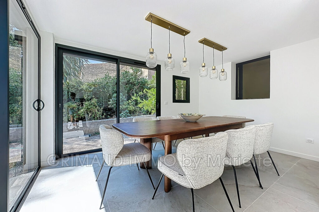 Maison rénovée avec goût, jardin verdoyant, dans une résidence – 4 pièces – 3 chambres – 85.87 m²