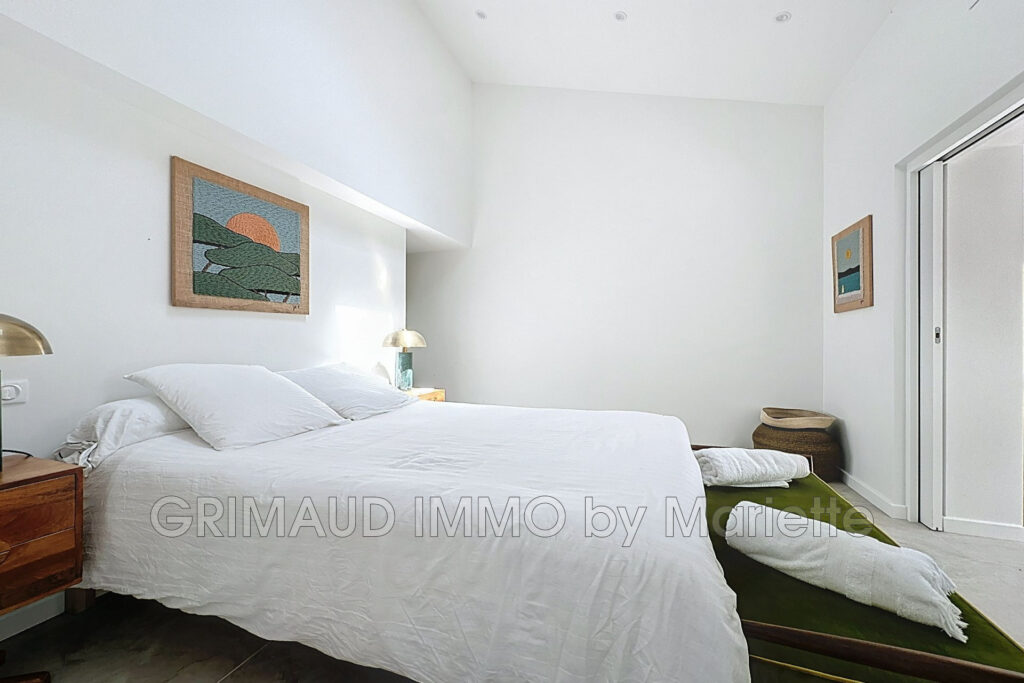 Maison rénovée avec goût, jardin verdoyant, dans une résidence – 4 pièces – 3 chambres – 85.87 m²