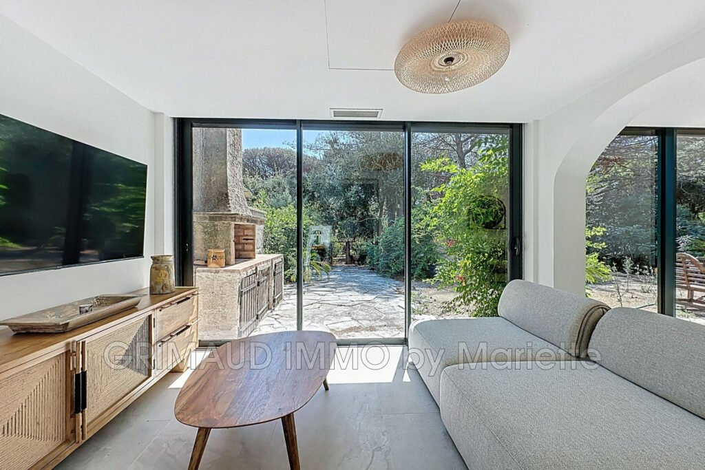 Maison rénovée avec goût, jardin verdoyant, dans une résidence – 4 pièces – 3 chambres – 85.87 m²