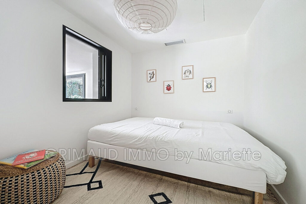 Maison rénovée avec goût, jardin verdoyant, dans une résidence – 4 pièces – 3 chambres – 85.87 m²