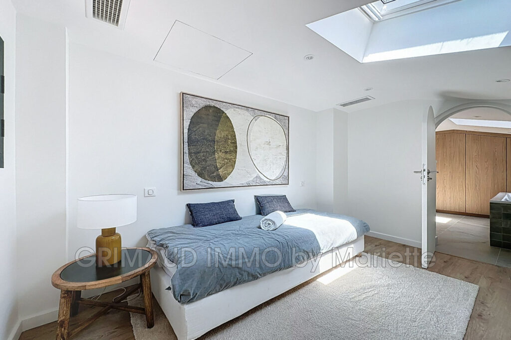 Maison rénovée avec goût, jardin verdoyant, dans une résidence – 4 pièces – 3 chambres – 85.87 m²