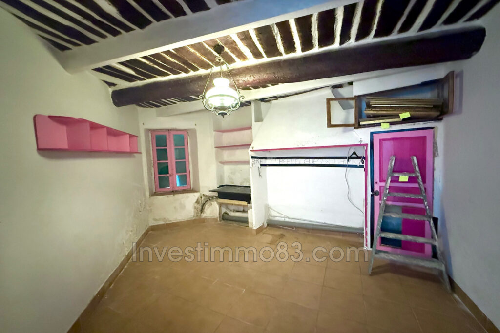 Au coeur de PEYPIN. Proche du centre et des commodités, maison – 3 pièces – 2 chambres – 55.00 m²