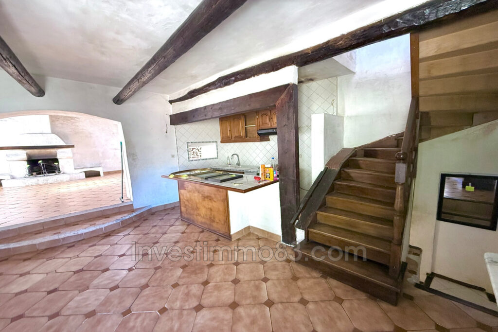 Au coeur de PEYPIN. Proche du centre et des commodités, maison – 3 pièces – 2 chambres – 55.00 m²