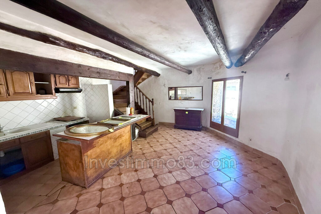 Au coeur de PEYPIN. Proche du centre et des commodités, maison – 3 pièces – 2 chambres – 55.00 m²