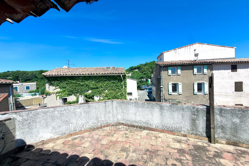 Au coeur de PEYPIN. Proche du centre et des commodités, maison – 3 pièces – 2 chambres – 55.00 m²