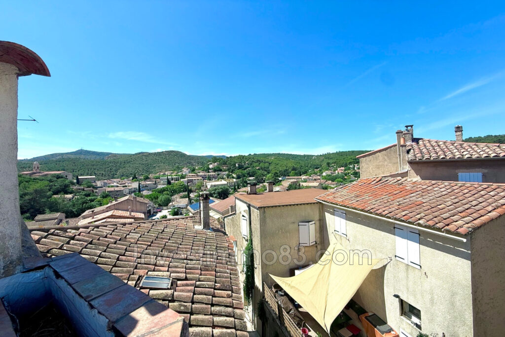Au coeur de PEYPIN. Proche du centre et des commodités, maison – 3 pièces – 2 chambres – 55.00 m²