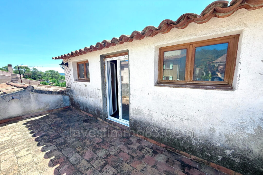 Au coeur de PEYPIN. Proche du centre et des commodités, maison – 3 pièces – 2 chambres – 55.00 m²