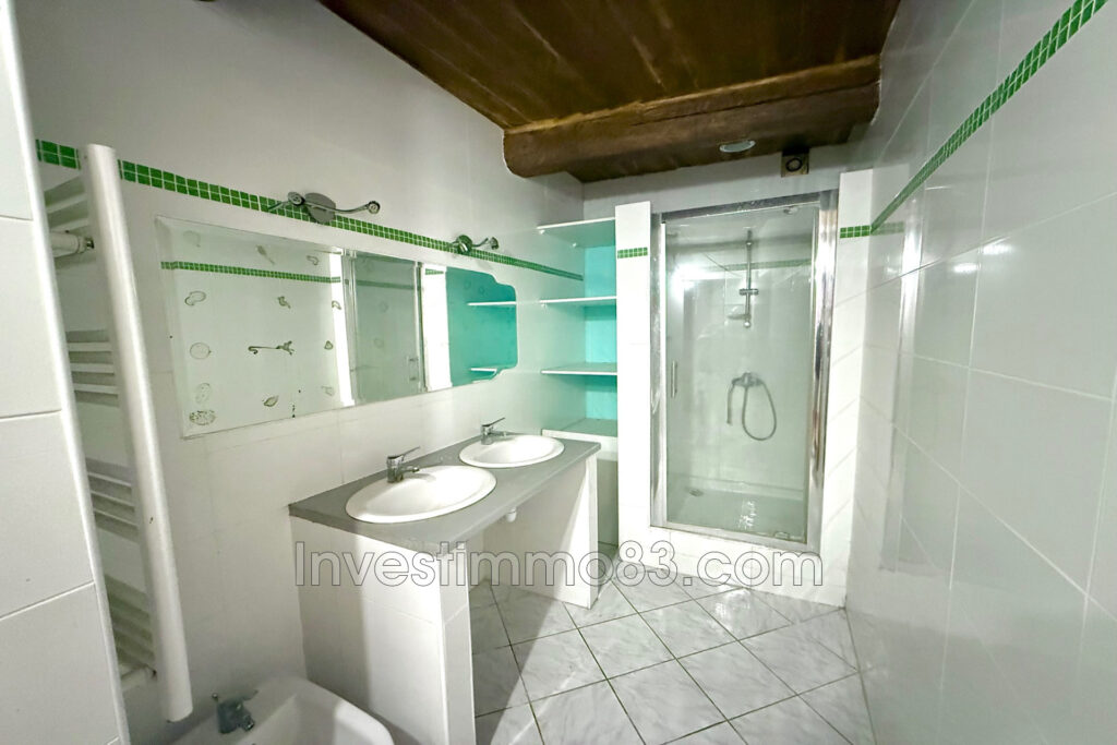 Au coeur de PEYPIN. Proche du centre et des commodités, maison – 3 pièces – 2 chambres – 91.00 m²