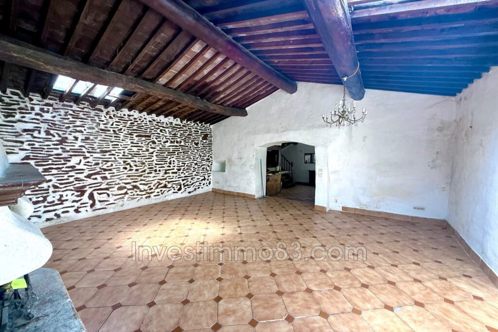 Au coeur de PEYPIN. Proche du centre et des commodités, maison – 3 pièces – 2 chambres – 91.00 m²