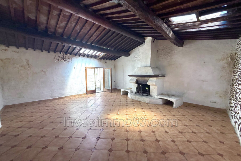 Au coeur de PEYPIN. Proche du centre et des commodités, maison – 3 pièces – 2 chambres – 91.00 m²