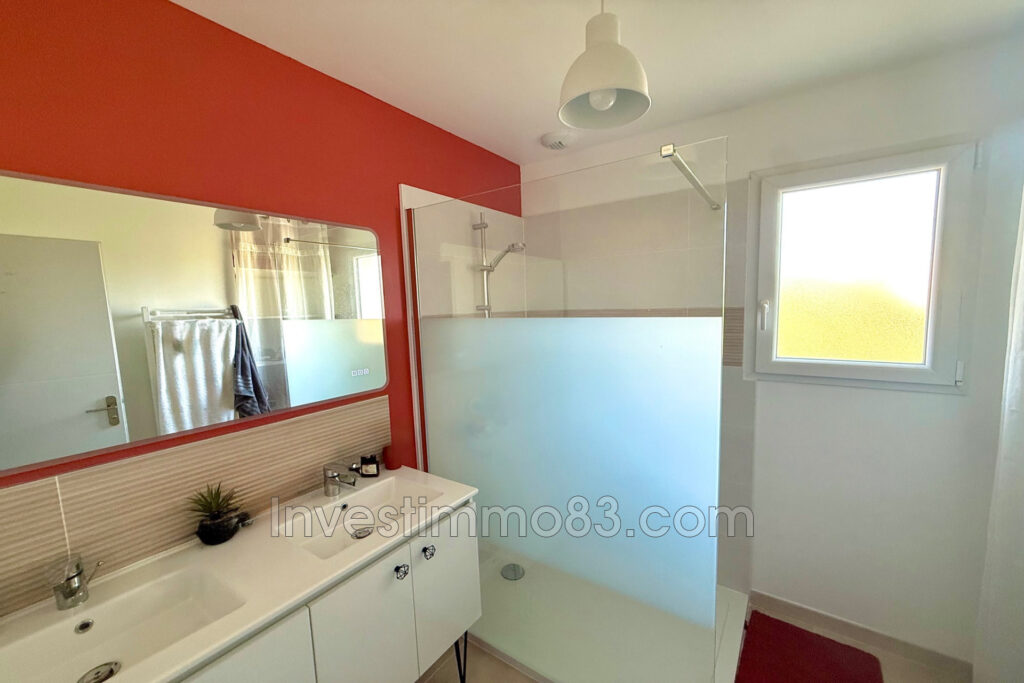 Proche du centre-ville, dans un quartier calme, agréable villa – 5 pièces – 4 chambres – 120.00 m²