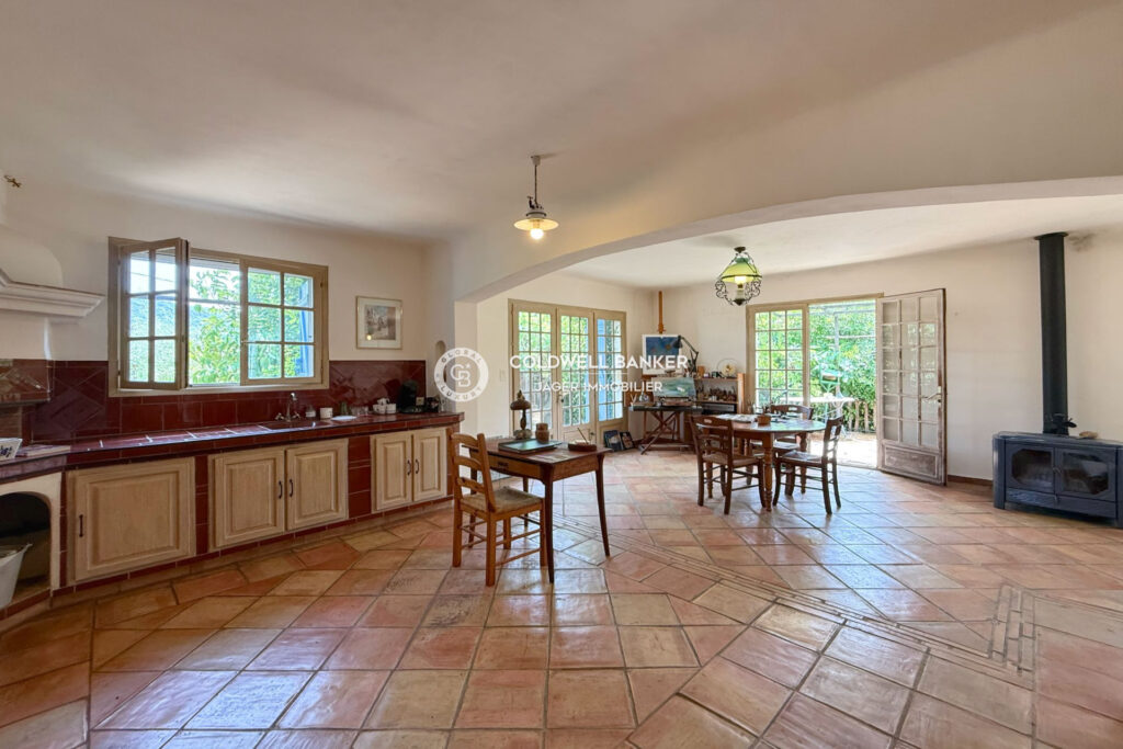 Maison de plain-pied  90 m²  Terrain 1 520 m²  Exposition S – 3 pièces – 2 chambres – 89.85 m²