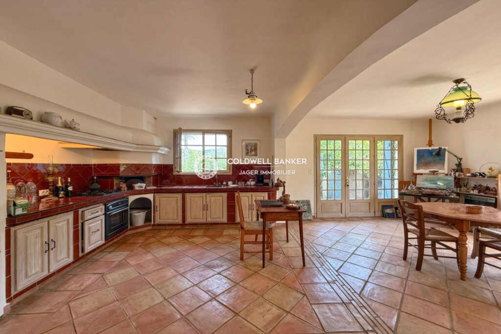 Maison de plain-pied  90 m²  Terrain 1 520 m²  Exposition S – 3 pièces – 2 chambres – 89.85 m²