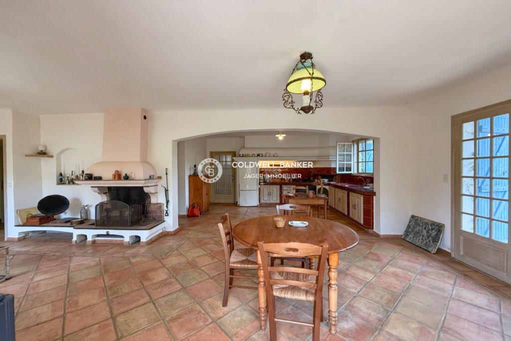 Maison de plain-pied  90 m²  Terrain 1 520 m²  Exposition S – 3 pièces – 2 chambres – 89.85 m²