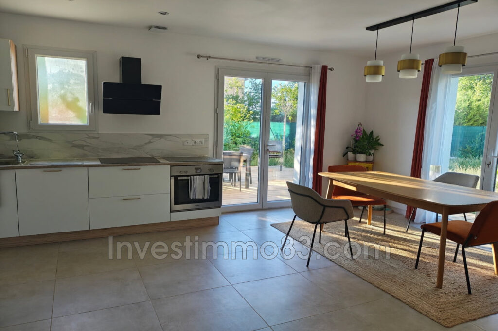 Proche du centre-ville, dans un quartier calme, agréable villa – 5 pièces – 4 chambres – 120.00 m²