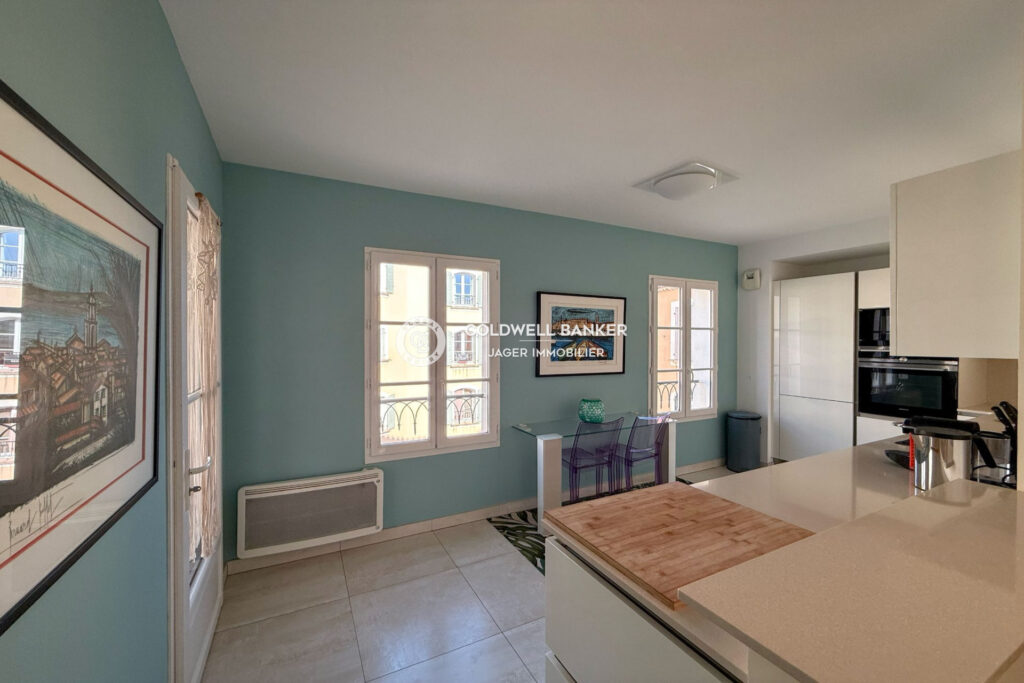 Saint-Tropez  Superbe 4 pièces meublé à deux pas de la Place  – 4 pièces – 3 chambres – 92.69 m²