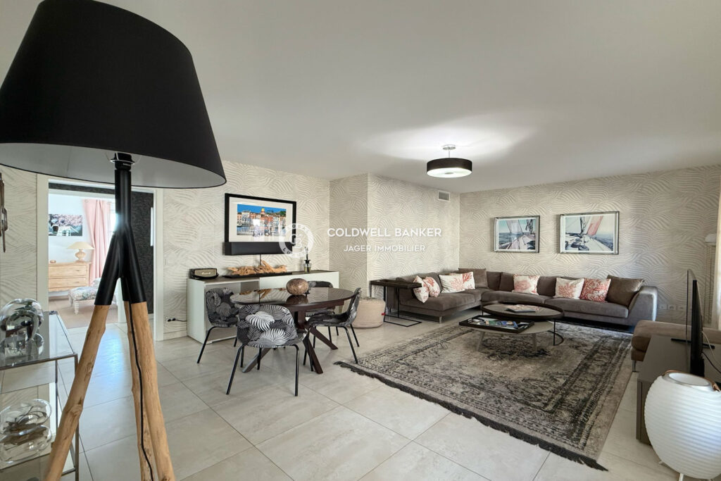 Saint-Tropez  Superbe 4 pièces meublé à deux pas de la Place  – 4 pièces – 3 chambres – 92.69 m²