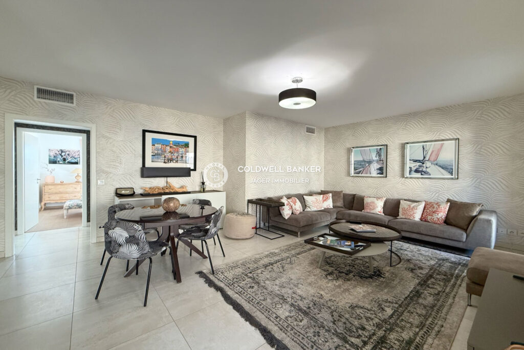 Saint-Tropez  Superbe 4 pièces meublé à deux pas de la Place  – 4 pièces – 3 chambres – 92.69 m²