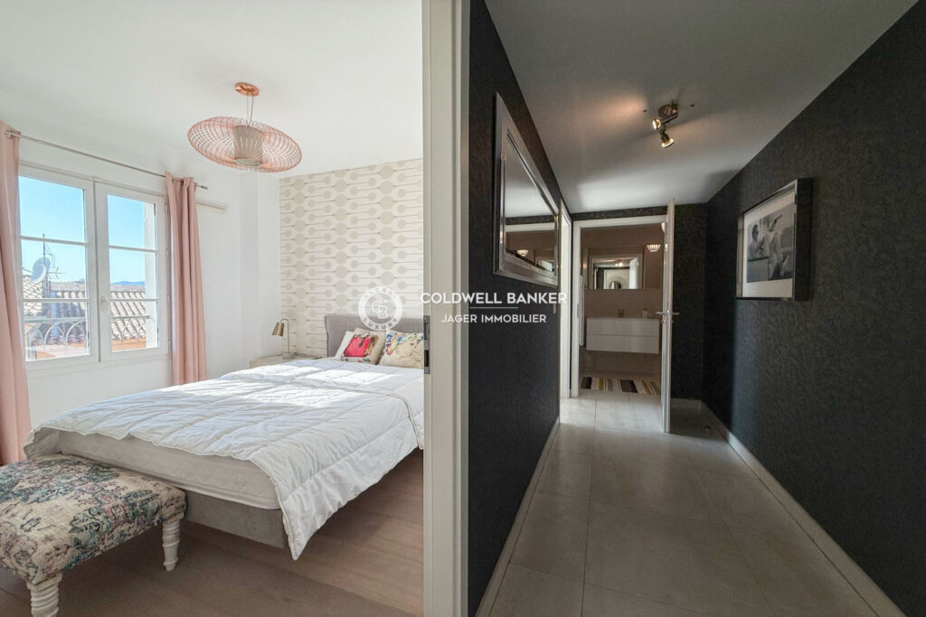 Saint-Tropez  Superbe 4 pièces meublé à deux pas de la Place  – 4 pièces – 3 chambres – 92.69 m²