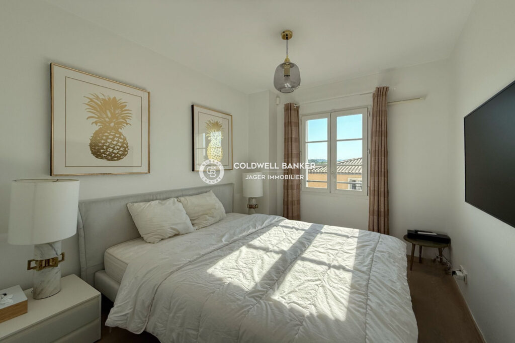 Saint-Tropez  Superbe 4 pièces meublé à deux pas de la Place  – 4 pièces – 3 chambres – 92.69 m²