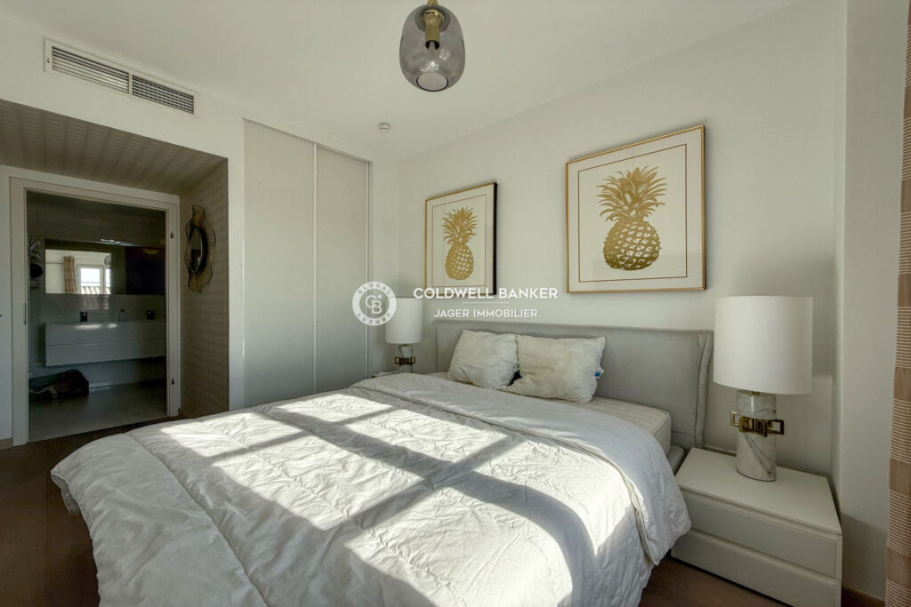 Saint-Tropez  Superbe 4 pièces meublé à deux pas de la Place  – 4 pièces – 3 chambres – 92.69 m²