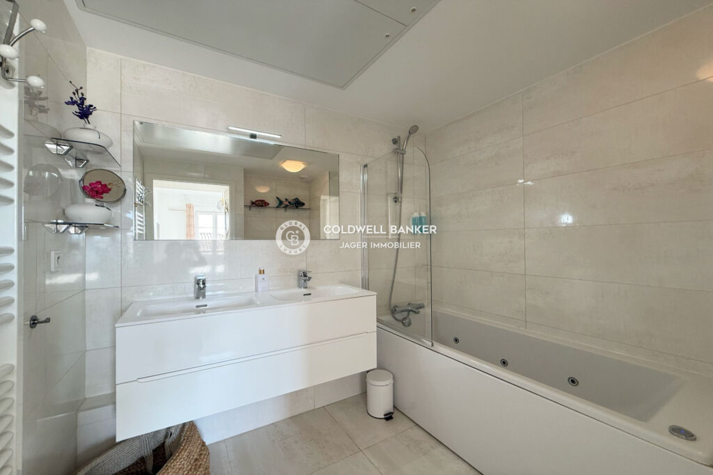 Saint-Tropez  Superbe 4 pièces meublé à deux pas de la Place  – 4 pièces – 3 chambres – 92.69 m²