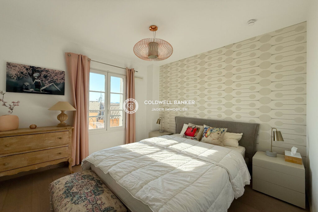 Saint-Tropez  Superbe 4 pièces meublé à deux pas de la Place  – 4 pièces – 3 chambres – 92.69 m²