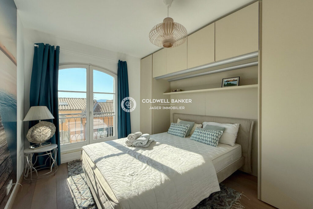 Saint-Tropez  Superbe 4 pièces meublé à deux pas de la Place  – 4 pièces – 3 chambres – 92.69 m²
