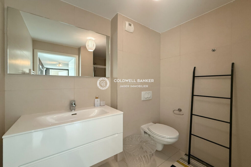 Saint-Tropez  Superbe 4 pièces meublé à deux pas de la Place  – 4 pièces – 3 chambres – 92.69 m²