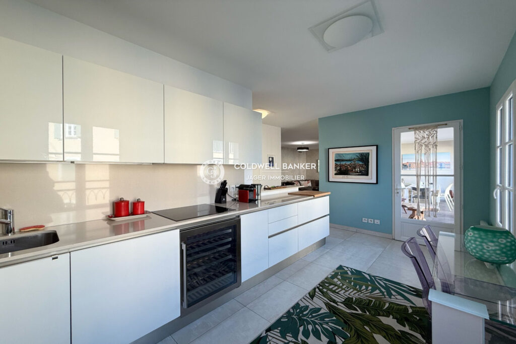 Saint-Tropez  Superbe 4 pièces meublé à deux pas de la Place  – 4 pièces – 3 chambres – 92.69 m²