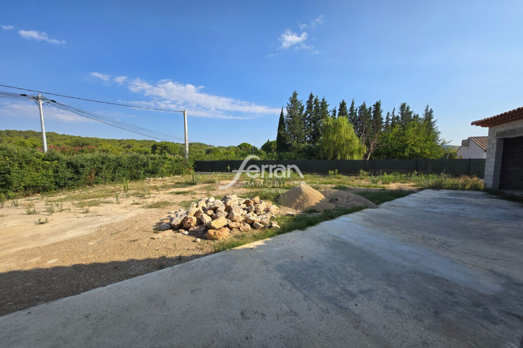 A vendre à Villecroze villa hors d’eau à terminer sur un terra – 5 pièces – 3 chambres – 120.00 m²