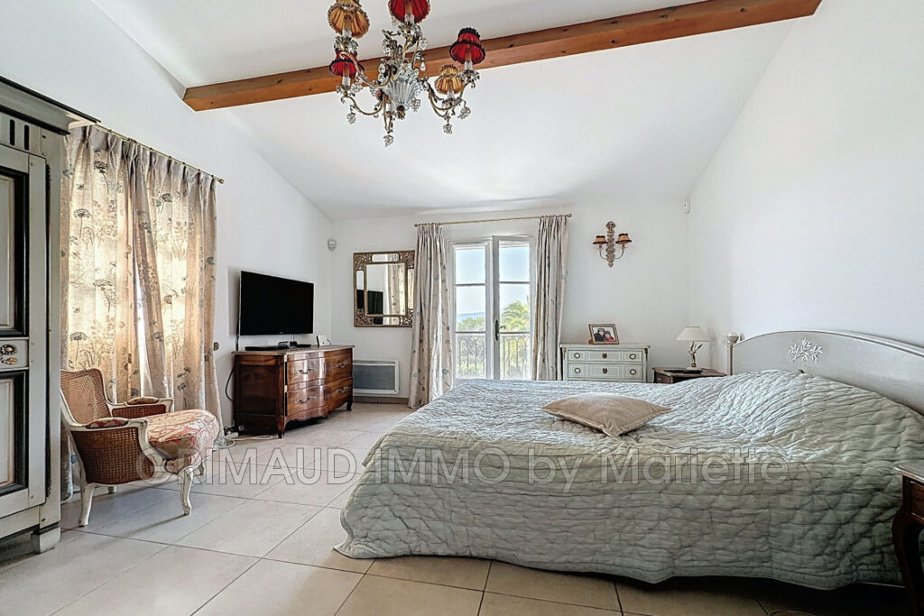 belle villa avec piscine, garage – 6 pièces – 4 chambres – 221.00 m²