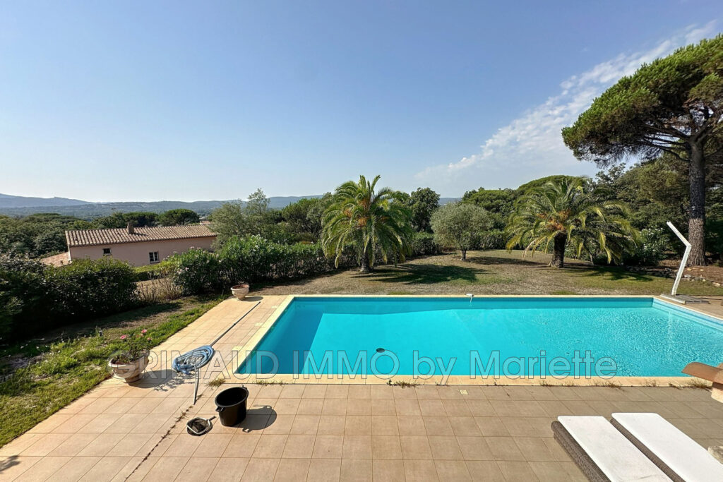 belle villa avec piscine, garage – 6 pièces – 4 chambres – 221.00 m²