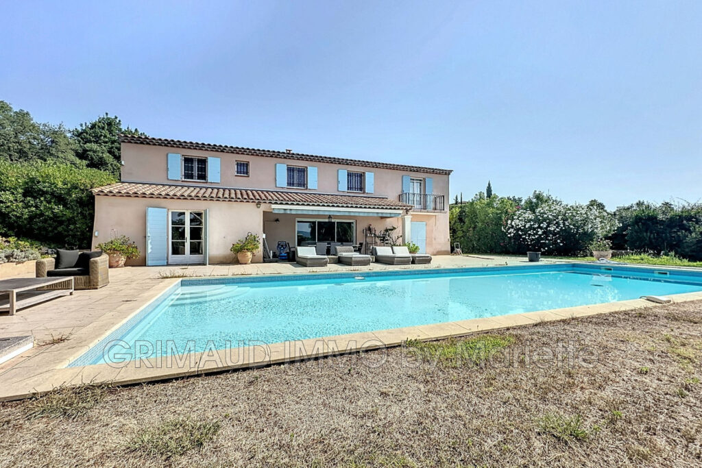 belle villa avec piscine, garage – 6 pièces – 4 chambres – 221.00 m²