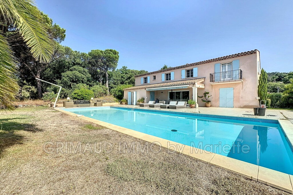 belle villa avec piscine, garage – 6 pièces – 4 chambres – 221.00 m²