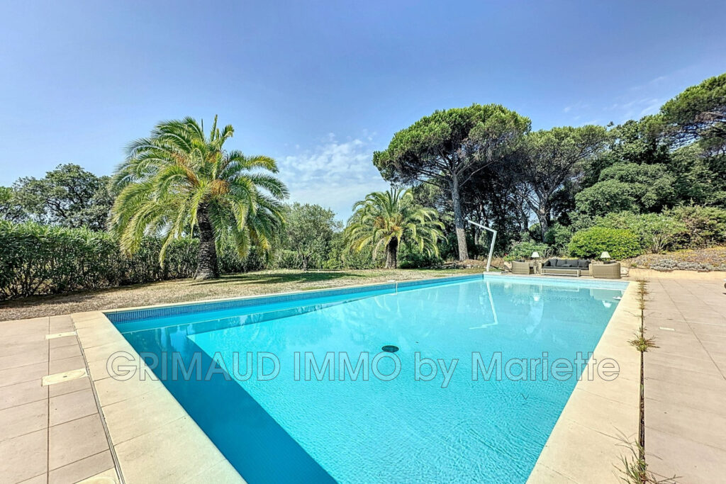 belle villa avec piscine, garage – 6 pièces – 4 chambres – 221.00 m²