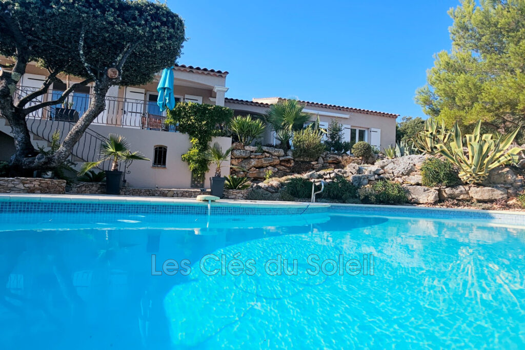 À Garéoult, votre havre de paix en Provence  Villa de plain-pi – 6 pièces – 4 chambres – 145.00 m²