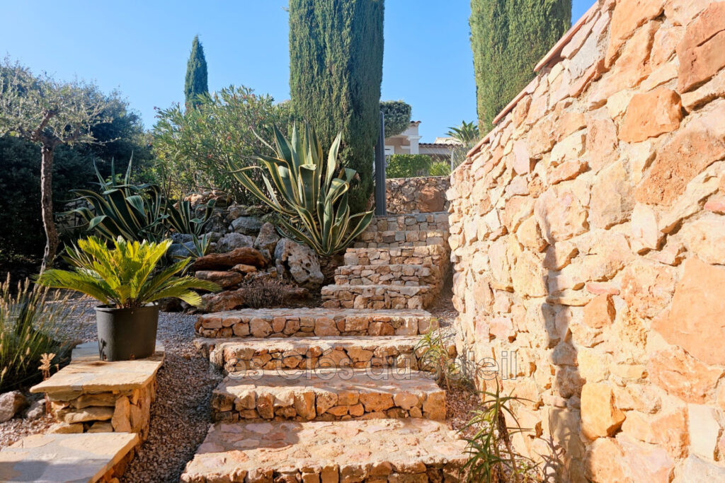 À Garéoult, votre havre de paix en Provence  Villa de plain-pi – 6 pièces – 4 chambres – 145.00 m²