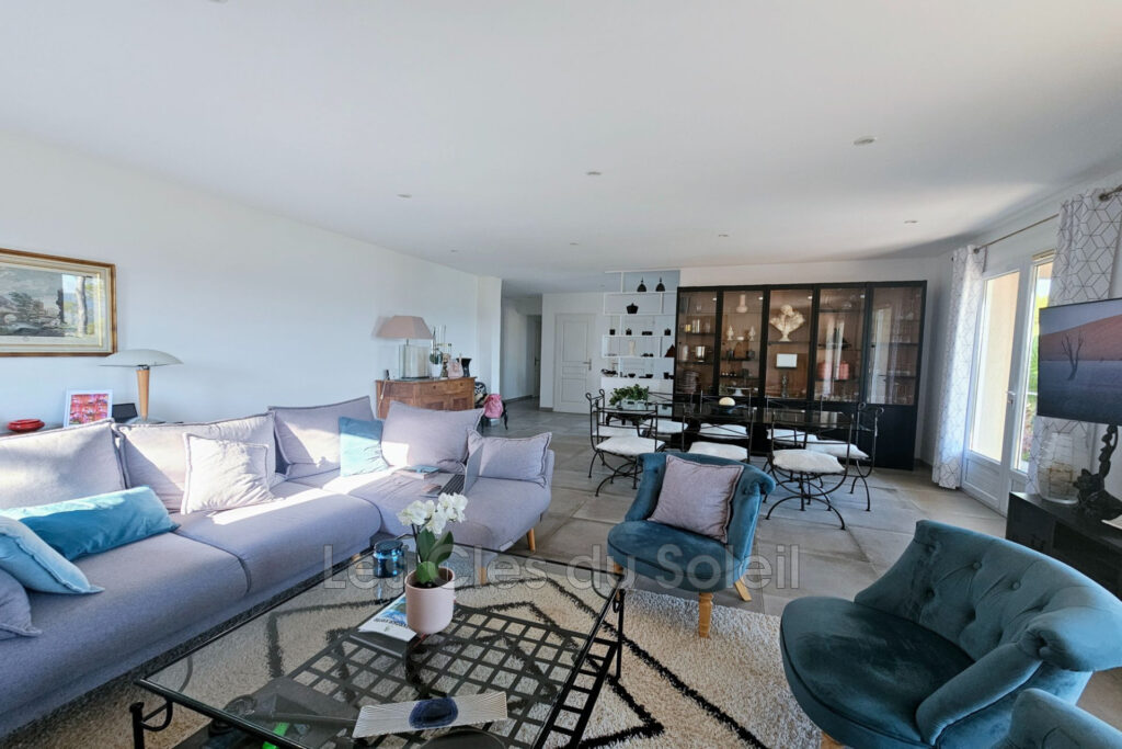 À Garéoult, votre havre de paix en Provence  Villa de plain-pi – 6 pièces – 4 chambres – 145.00 m²