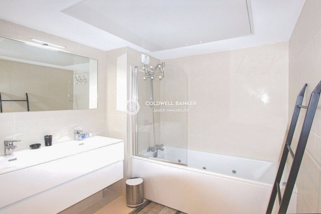 Saint-Tropez  Charmant T3 avec terrasse, parking et cave à de – 3 pièces – 2 chambres – 61.88 m²