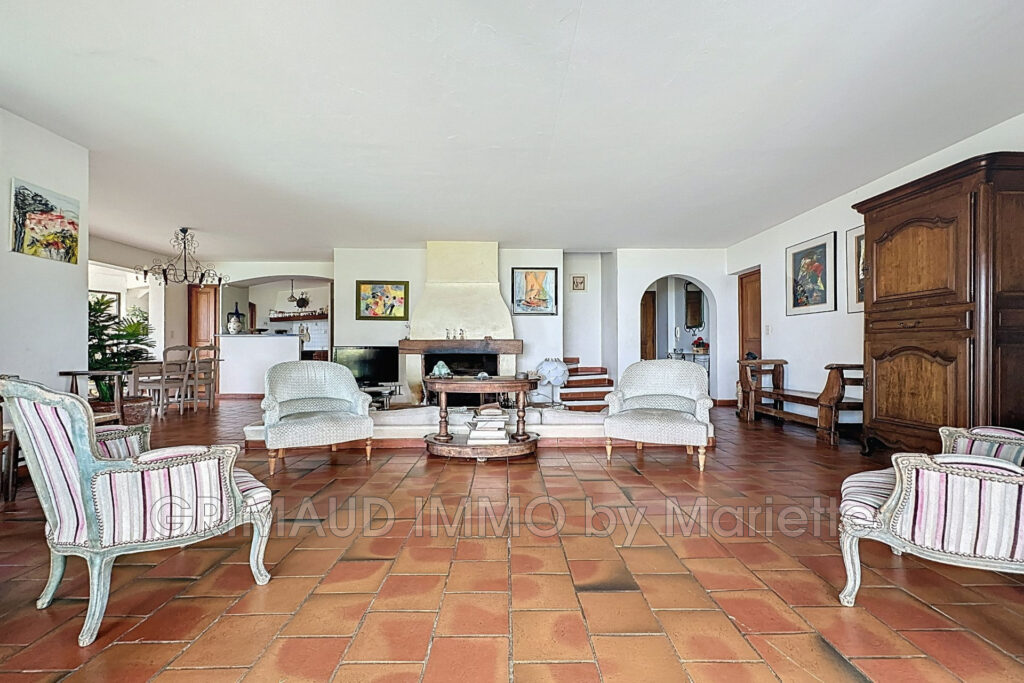 Villa vue mer dans domaine prestigieux avec piscine – 6 pièces – 5 chambres – 153.19 m²