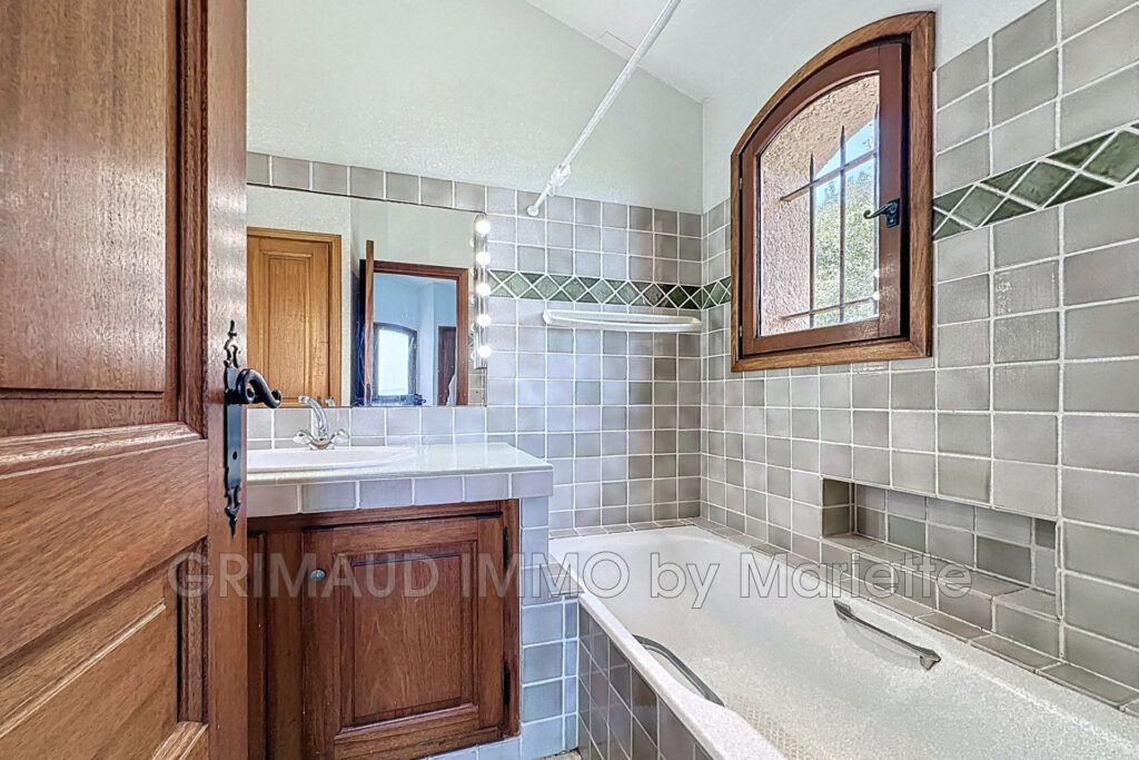 Villa vue mer dans domaine prestigieux avec piscine – 6 pièces – 5 chambres – 153.19 m²