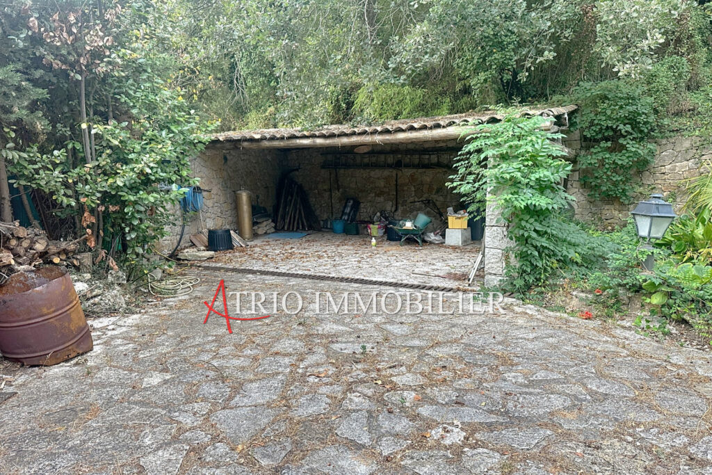 Dans le secteur vaux/collettes , dans un écrin de verdure. Bel – 8 pièces – 6 chambres – 230.00 m²