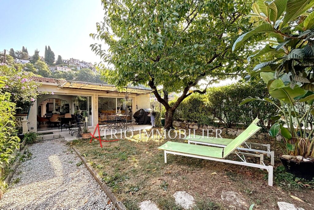 Charme, Plain-pied et soleil pour une maison nichée en bas du  – 4 pièces – 2 chambres – 90.00 m²